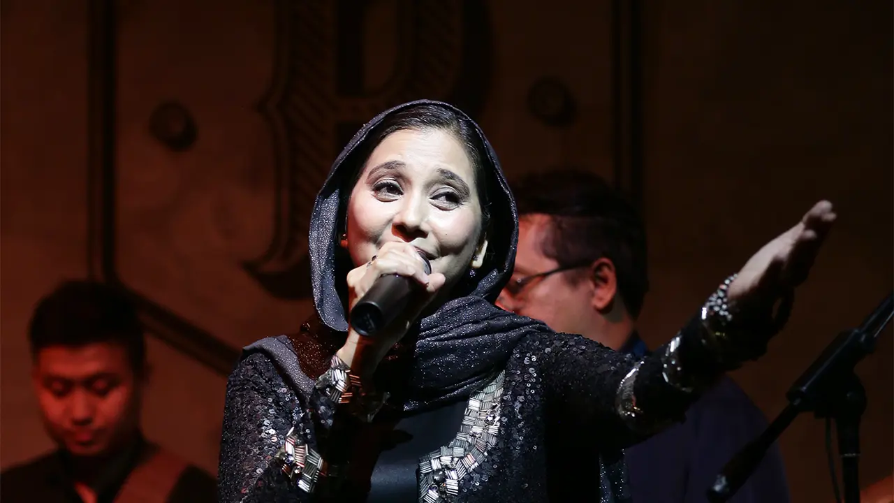 [Bintang] Ayu Azhari