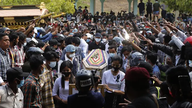 Suasana Pemakaman Demonstran Myanmar yang Tewas