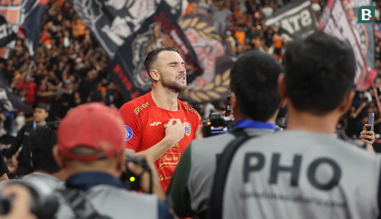 Selebrasi pemain Persija Jakarta, Marko Simic setelah menjebol gawang Persis Solo pada laga pekan ke-31 BRI Liga 1 2023/2024 di Stadion Utama Gelora Bung Karno (SUGBK) Senayan, Jakarta, Rabu (17/4/2024) malam WIB. (Bola.com/M Iqbal Ichsan)