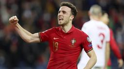 Tiga gol Timnas Portugal dicetak oleh Otavio, Diogo Jota dan Matheus Nunes. Sementara Turki mendapat gol dari Burak Yilmaz. (AP/Luis Vieira)
