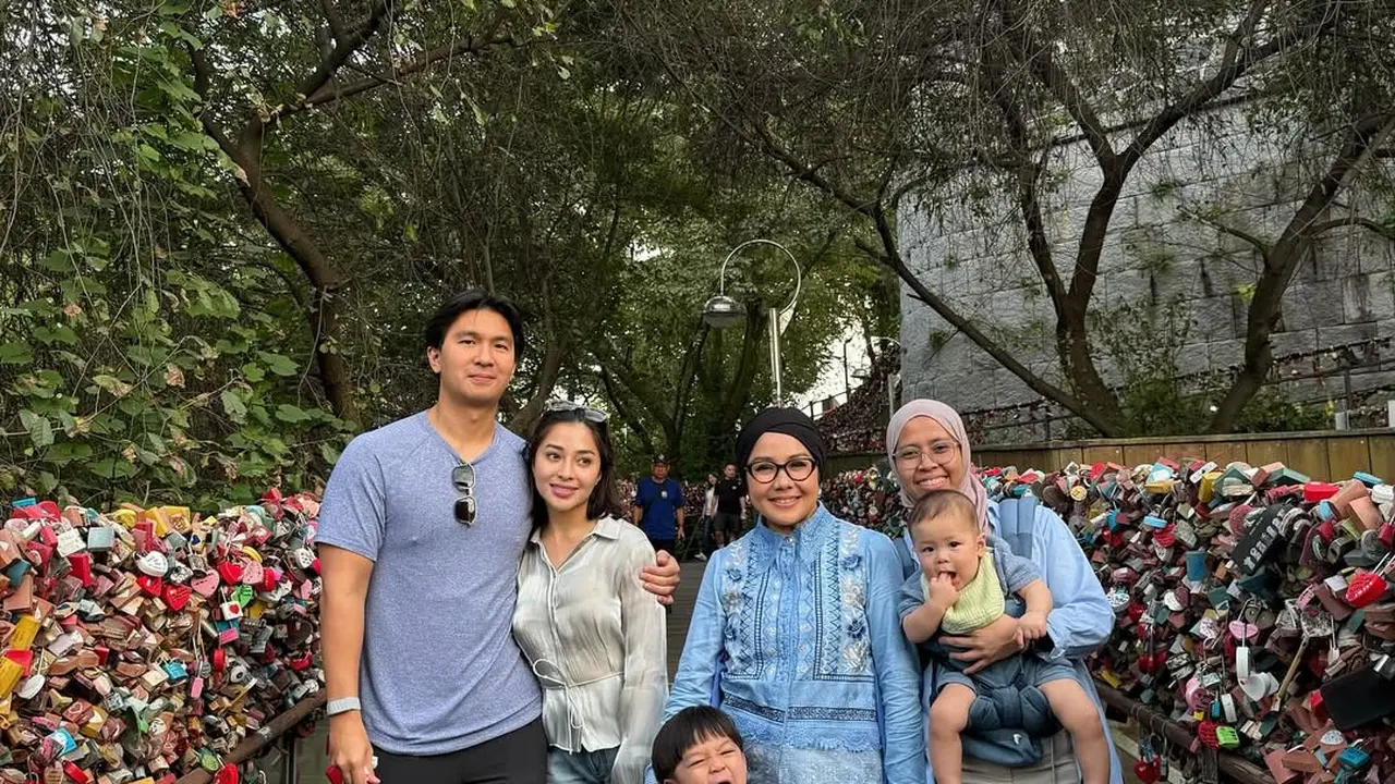 Gaya Old Money Nikita Willy Liburan ke Korea Selatan Bareng Keluarga, Tampil Serba Silver dan Tas Hermes