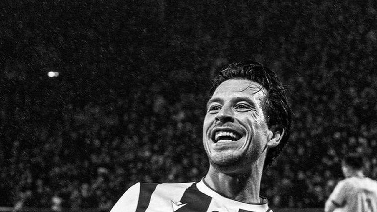 <b>Karier Sepakbola</b>
