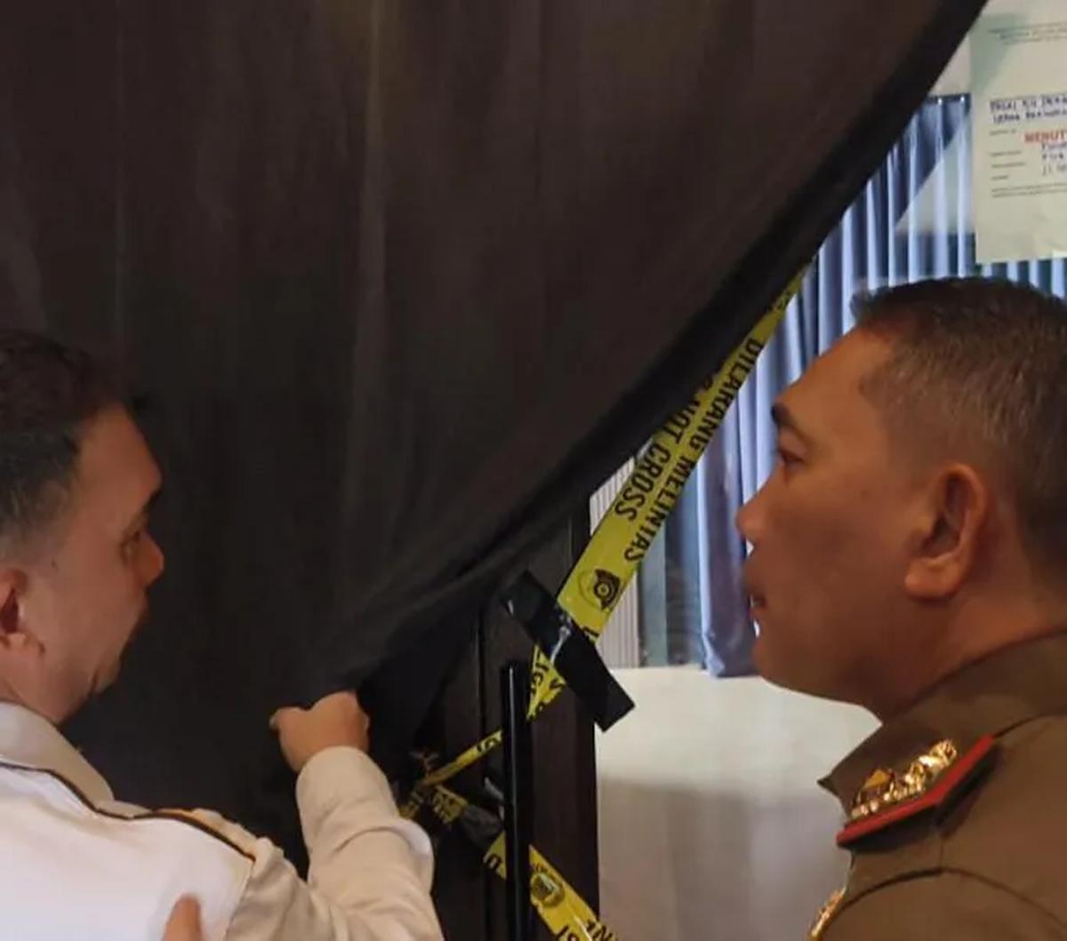 Pemerintah Provinsi DKI Jakarta melalui Satpol PP Provinsi DKI Jakarta resmi menutup tempat usaha Kloud Sky Dining &amp; Lounge akibat melanggar Peraturan Daerah (Perda).&nbsp;