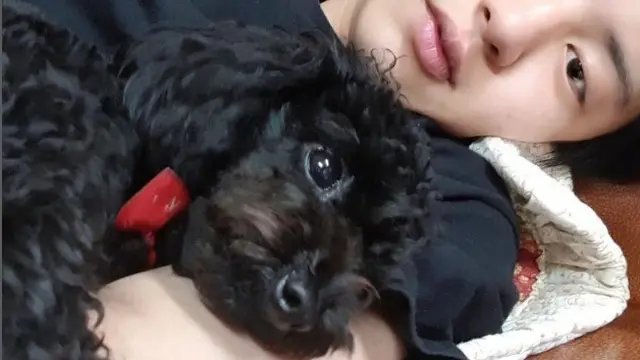 Chanyeol dan anjing peliharaannya Toben (Tangkapan Layar/Tobenstagram)