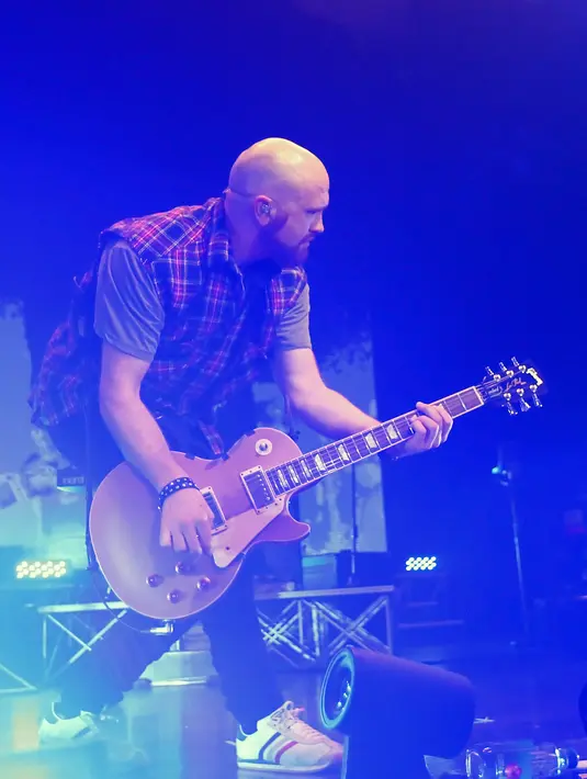 Sebelum membawakan The Man Who Can't Be Moved, Danny O’Donoghue mengatakan ia bisa melepaskan kerinduannya dengan Indonesia. (Bambang E. Ros/Bintang.com)