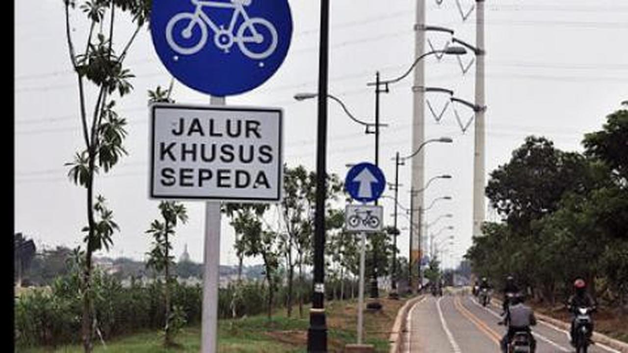 Motor masuk jalur sepeda BKT, akan ditilang!