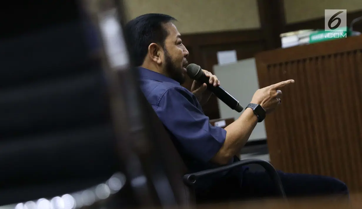 Terpidana korupsi e-KTP, Setya Novanto menjawab pertanyaan saat menjadi saksi dalam kasus dugaan suap proyek PLTU Riau-1 dengan terdakwa, Sofyan Basir yang juga mantan Dirut PLN di Pengadilan Tipikor, Jakarta, Senin (12/8/2019). Sidang mendengar keterangan saksi. (Liputan6.com/Helmi Fithriansyah)
