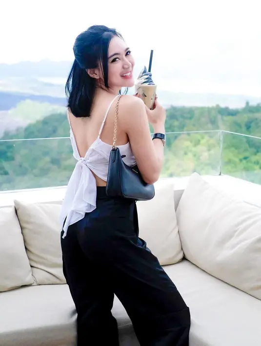 <p>Pasti semuanya setuju kalau Wika Salim pesonanya makin cetar, ya kan? (FOTO: instagram.com/wikasalim)</p>