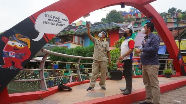 Kolaborasi Pengecatan Ulang Kampung Pelangi