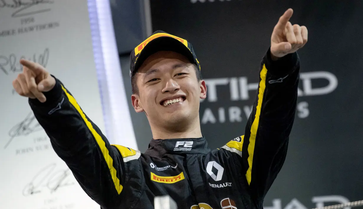 Pembalap muda potensial, Guanyu Zhou, akan mencetak sejarah sebagai pebalap China pertama yang akan berlaga di F1. (AFP/STR)