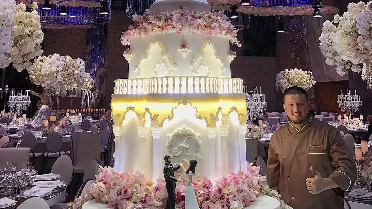 Sulit Dipercaya, 6 Potret Kue Pernikahan Ini Terlihat Megah Bak Istana