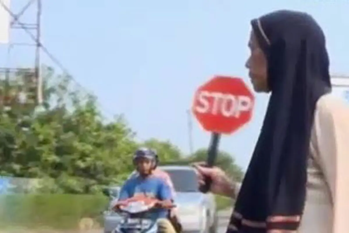Segmen 3: Kisah Nenek Penjaga Perlintasan KA Tak Berpintu