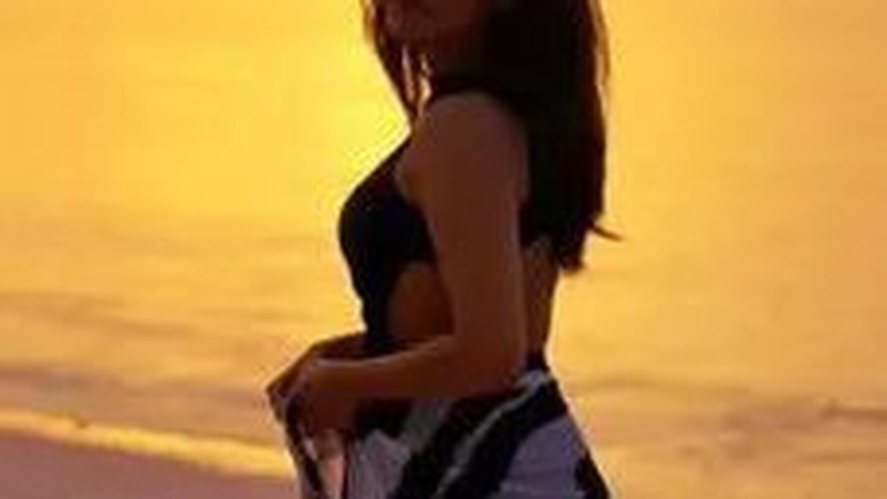 Nay, panggilan akrabnya, membiarkan rambutnya tergerai alami dengan sentuhan riasan yang natural.&nbsp;