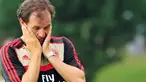Ekspresi pelatih AC Milan Massimiliano Allegri saat memimpin latihan di kamp pelatihan Milanello di Carnago, 12 Juli 2011. AFP PHOTO/GIUSEPPE CACACE