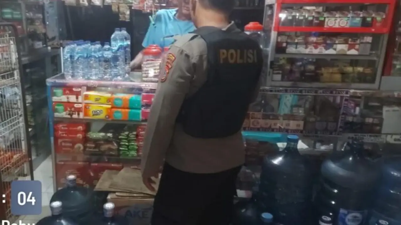 Aparat Polresta Manado melakukan pengecekan di sejumlah warung yang terindikasi menjual miras ilegal.