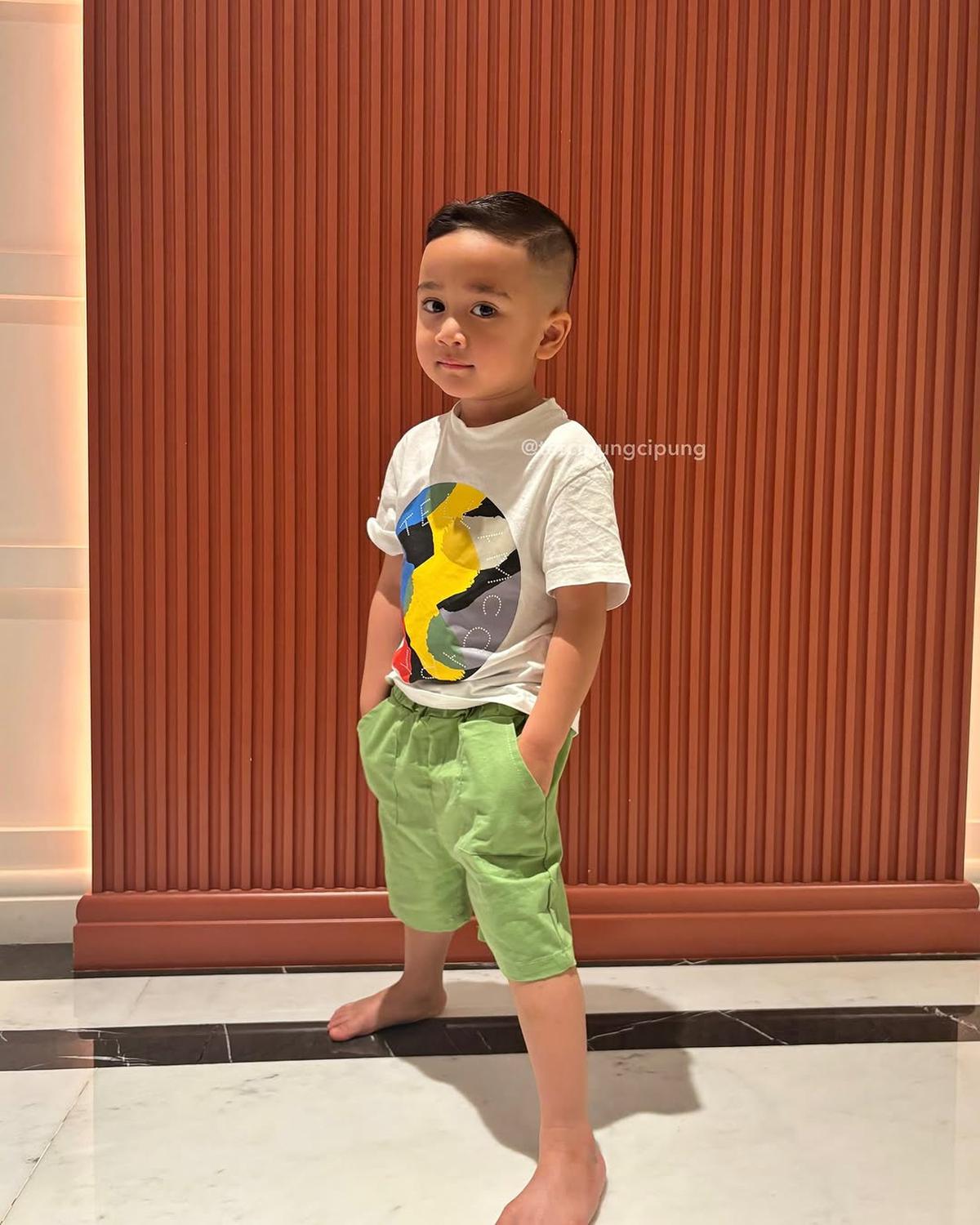Potret Terbaru Rayyanza Setelah Potong Rambut, Dipuji Makin Ganteng dan Ekspresinya Gigi Banget
