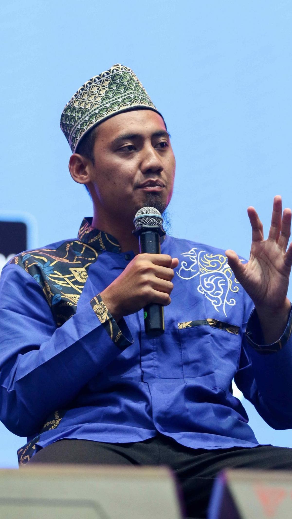 Sebelum waktu berbuka puasa, Ustaz Abiazkakia sempat mengingatkan pada penonton KapanLagi Buka Bareng (KLBB) BRI Festival 2024  agar jangan lupa membayar zakat. Foto: Liputan6.com / Herman Zakharia<br>