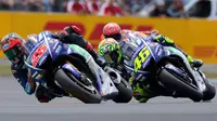 Pebalap Yamaha Movistar, Maverick Vinales, meraih gelar juara di MotoGP Le Mans 2017.(EPA/Eddy Lemaistre)