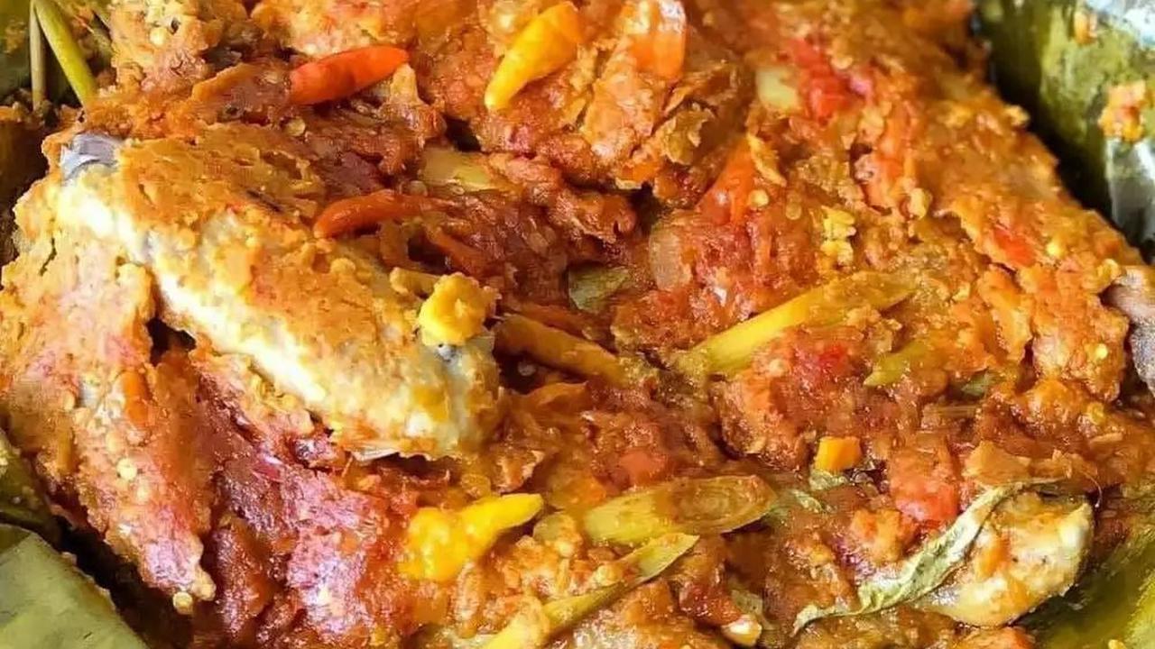 <b>4. Ayam Kampung Kukus Besler</b>