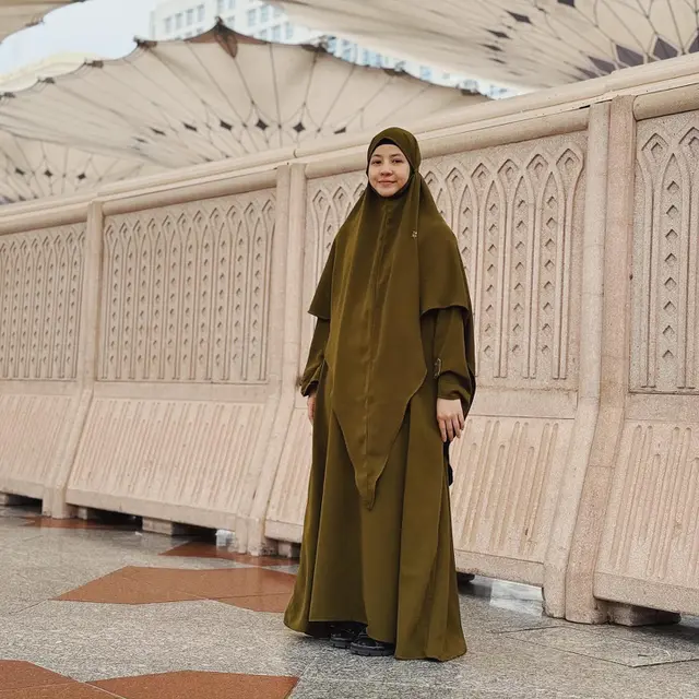 Tampil Tanpa Makeup, Ini 7 Momen Natasha Rizky Jalani Umrah yang Banjir Pujian
