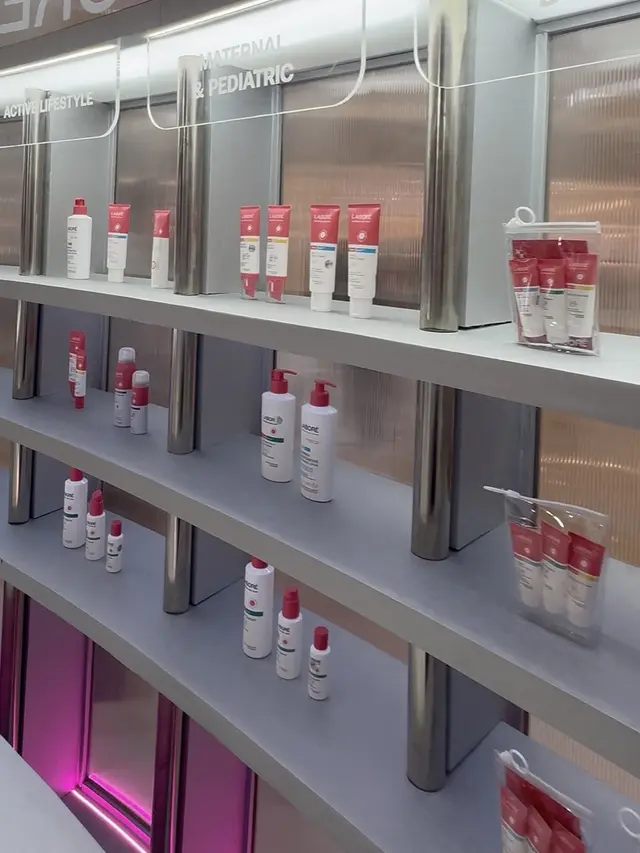 LABORÉ DERMALAB dengan berbagai aktivitas menarik salah satunya Microbiome Check-Up. [Anisha/Fimela]