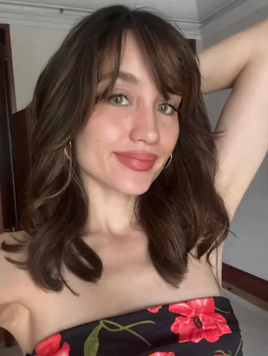 Mengubah pola makan dan gaya hidup menjadi rahasia Cinta Laura memiliki wajah tirus yang proporsional [@claurakiehl]