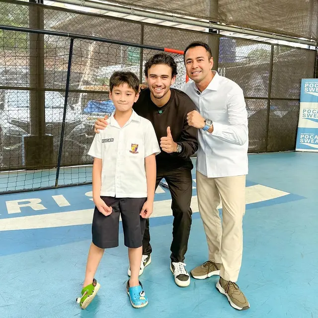 Nathan Tjoe-A-On Rafathar Main Bola di Andara