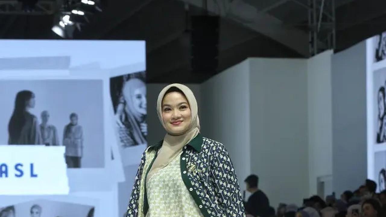 6 Pesona Titi Kamal dan Nabila Syakieb Pakai Berhijab dalam Koleksi Terbaru Zaskia Sungkar di JFW 2025