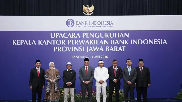 Serah terima jabatan Kepala Perwakilan Bank Indonesia Provinsi Jawa Barat dari Muhamad Nur ke Junanto Herdiawan. (Dok BI)