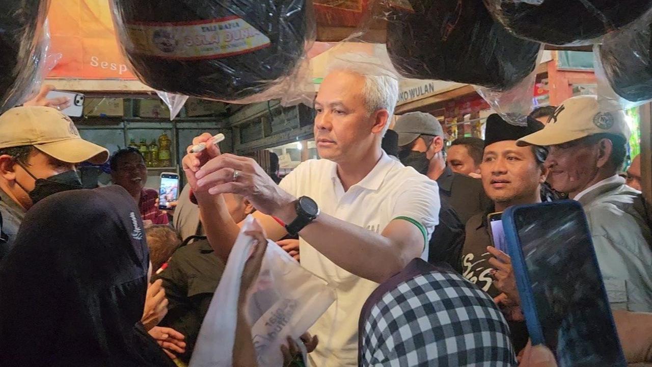 Terkait dengan dugaan perpindahan Maruarar Sirait bagian dari upaya penggembosan suara Ganjar-Mahfud, Ganjar membantah.<br>