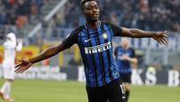 Penyerang muda Inter Milan, Yann Karamoh melakukan selebrasi usai mencetak gol ke gawang Bologna. (AP Photo/Antonio Calanni)
