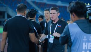 Pelatih Timnas Filipina U-22, Garrath McPherson, saat melawan Timnas Indonesia U-22 pada laga Grup C SEA Games 2025 di 700th Anniversary Stadium, Senin (8/12/2025). (Bola.com/Bagaskara Lazuardi)