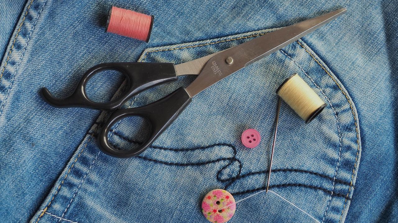 Baju Numpuk di Lemari? Intip Cara Kreatif Recycle Baju Lama Biar Nggak Jadi Sampah