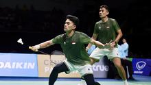 Ganda putra Leo Rolly Carnando/Bagas Maulana menentukan kemenangan Indonesia atas Singapura setelah mengalahkan Donovan Willard Wee/Jia Hao Howing Wong pada partai keempat semifinal cabang bulu tangkis nomor beregu SEA Games 2025 di Thamasat Rangsit Gymnasium 4, Thailand, Senin (8/12). (foto: PBSI)