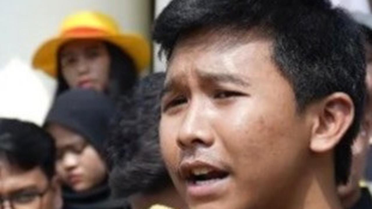 Ia mengkritik kepemimpinan Presiden Jokowi dan pencalonan Gibran sebagai Calon Wakil Presiden. Ia melaksanakan aksi bersama mahasiswa yang lain.