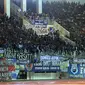 Pendukung Persib memadati tribun penonton Stadion Pakansari, Bogor, Sabtu (13/8/2016). (Liputan6.com/Helmi Fithriansyah)