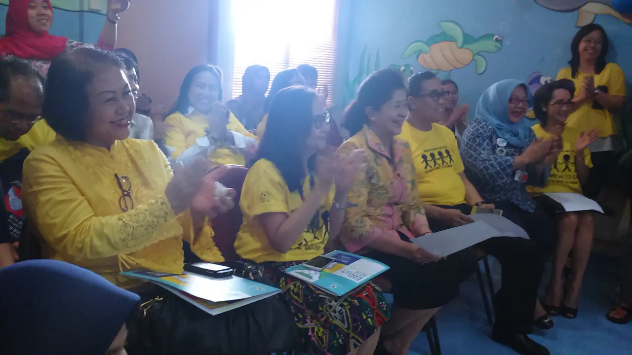 Menkes Bernyayi di Antara Anak Penderita Kanker