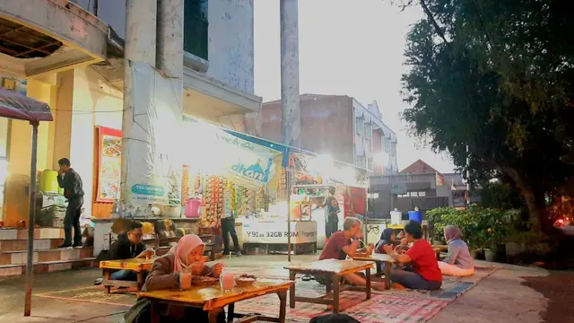 Angkringan Murah Spesial Bu Nduth Pokwe (Foto: Google Maps/Nafisa Zuhruhul)