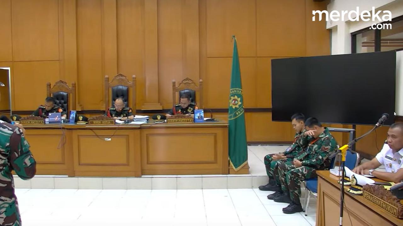 VIDEO: Momen Tiga TNI Terdakwa Penembak Bos Rental Mobil Nangis Minta Tak Dipecat