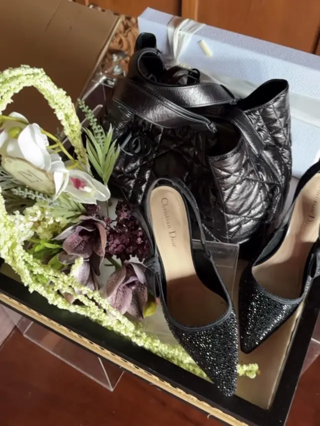 Kebaya pilihan Luna Maya di hari pernikahan. [@lunamaya]