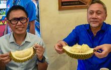Makan Durian di Pontianak, Menko Zulhas: Ini Durian Asli Indonesia, Bukan Malaysia!