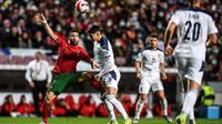 Serbia secara luar biasa memastikan kelolosan ke putaran final Piala Dunia 2022 usai mengalahkan Portugal dengan skor 2-1 dalam partai Kualifikasi Zona Eropa yang digelar di Estadio da Luz, Senin (15/11/2021) dini hari WIB. (AFP/Patricia De Melo Moreira)