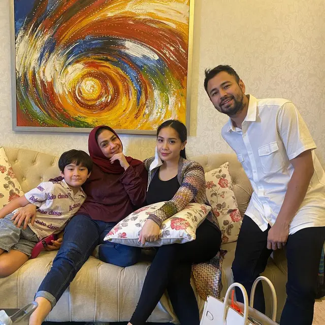 6 Potret Terbaru Raffi Ahmad dengan Brewok Tebal, Makin Maskulin