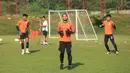 Kiper Persija Jakarta mengikuti sesi latihan jelang laga melawan Persita Tangerang di Nirwana Park, Sawangan, Depok, Selasa (18/7/2023). Macan Kemayoran akan bertandang ke markas Pendekar Cisadane dalam laga pekan keempat BRI Liga 1 2023-2024 pada Sabtu (22/7/2023) di Indomilk Arena. (Bola.com/M Iqbal Ichsan)