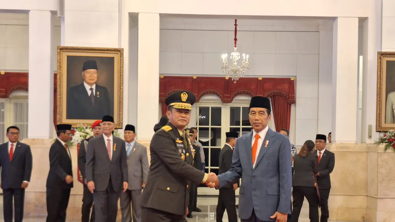Presiden Joko Widodo atau Jokowi melantik Letjen Maruli Simanjuntak menjadi Kepala Staf Angkatan Darat (KSAD) di Istana Negara Jakarta, Rabu (29/11/2023).