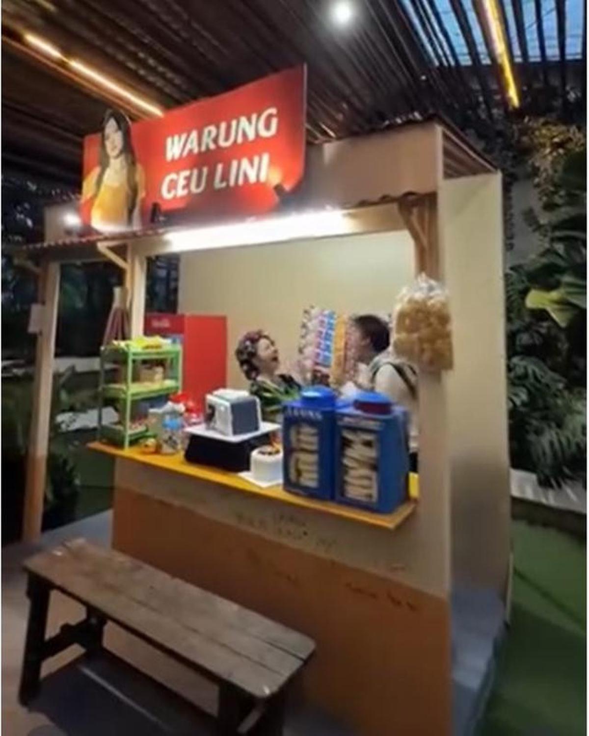 7 Potret Warung Ceu Lini di Ultah Mahalini ke-26, Ada Kue Microwave Unik