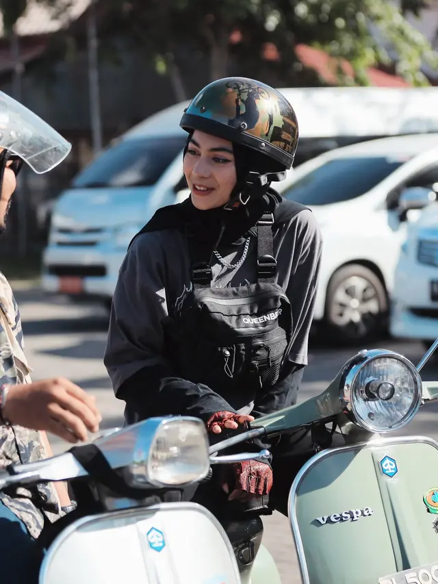 7 Potret Sintya Marisca Pakai Hijab saat Touring Vespa di Aceh, Tuai Sorotan