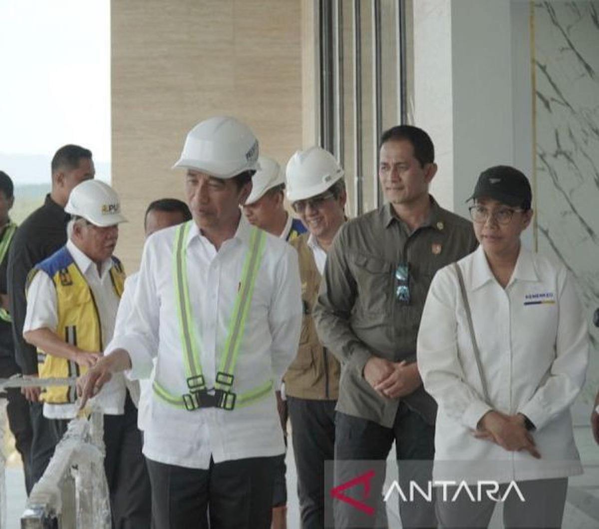 “Kami akan menanam pohon lebih banyak agar rumah jabatan menteri ini hijau dan meminimalisir penebangan seperti konsep pembangunan IKN yakni forest city,” kata Iwan dilansir dari Antara, Jumat (22/9).&nbsp;