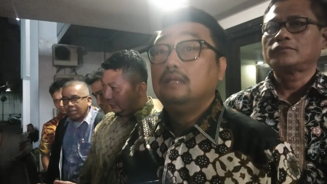 Wasekjen Partai Demokrat Rachland Nashidik usai menjenguk Andi Arief di Direktorat Narkoba Mabes Polri. (Liputan6.com/Ady Anugrahadi)
