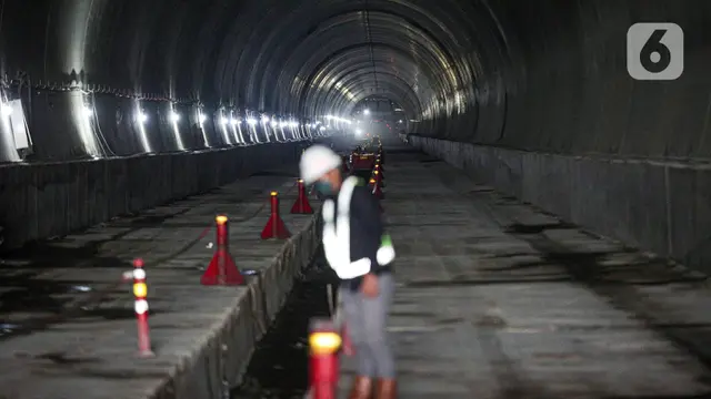 FOTO: Memantau Progres Proyek Tunnel 6 Kereta Cepat Jakarta - Bandung